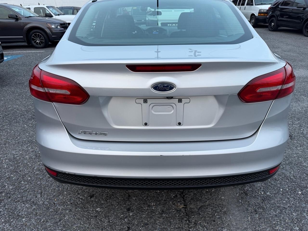 Ford Focus S Sedan 2018