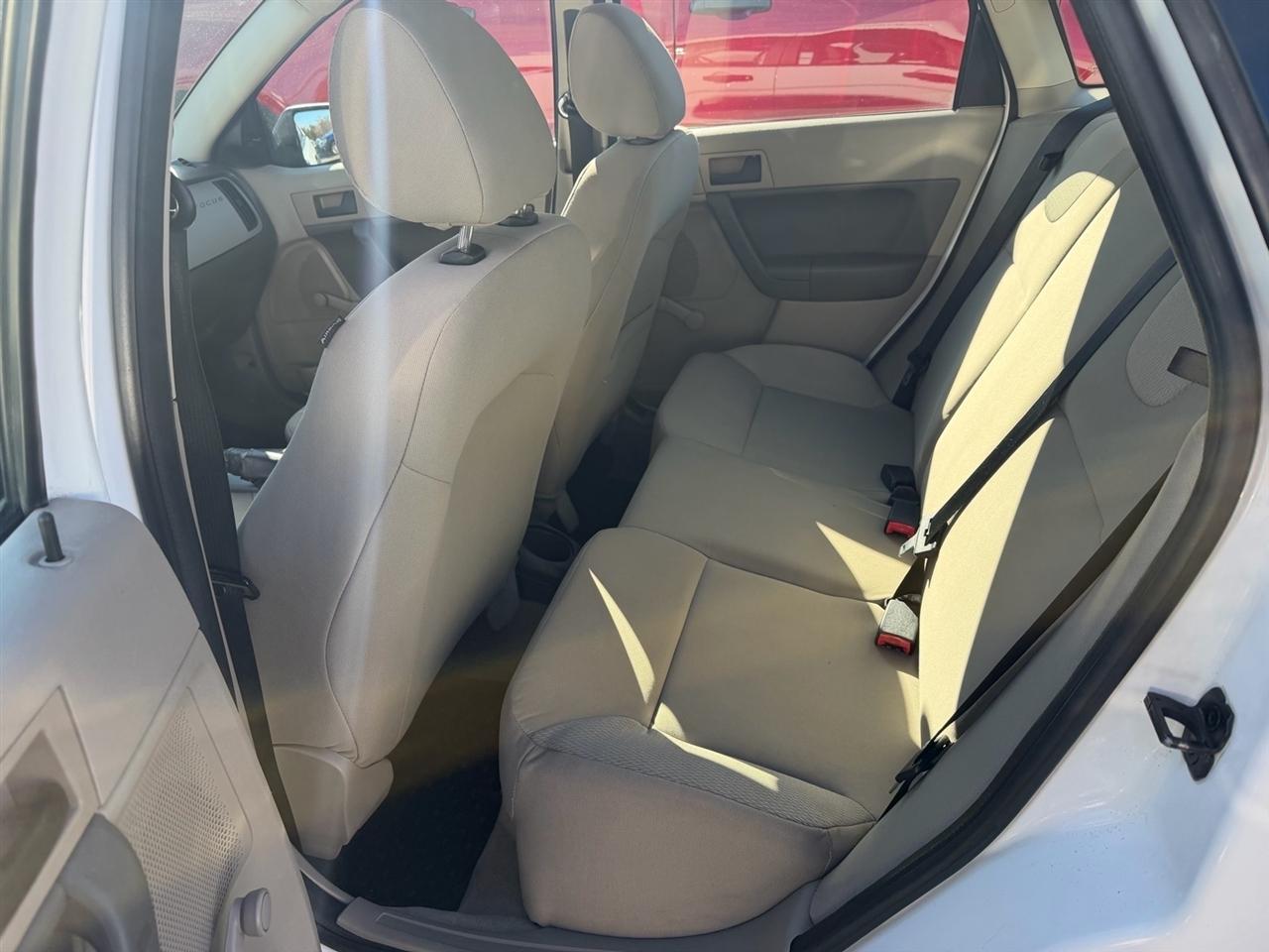 Ford Focus 4dr Sdn S 2008