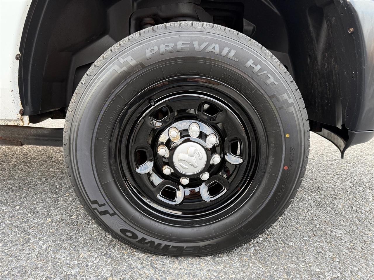 RAM 2500 Tradesman 4x4 Crew Cab 6'4" Box 2018