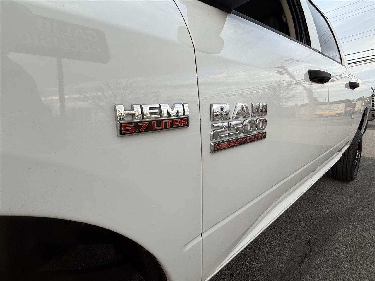 RAM 2500 Tradesman 4x4 Crew Cab 6'4" Box 2018