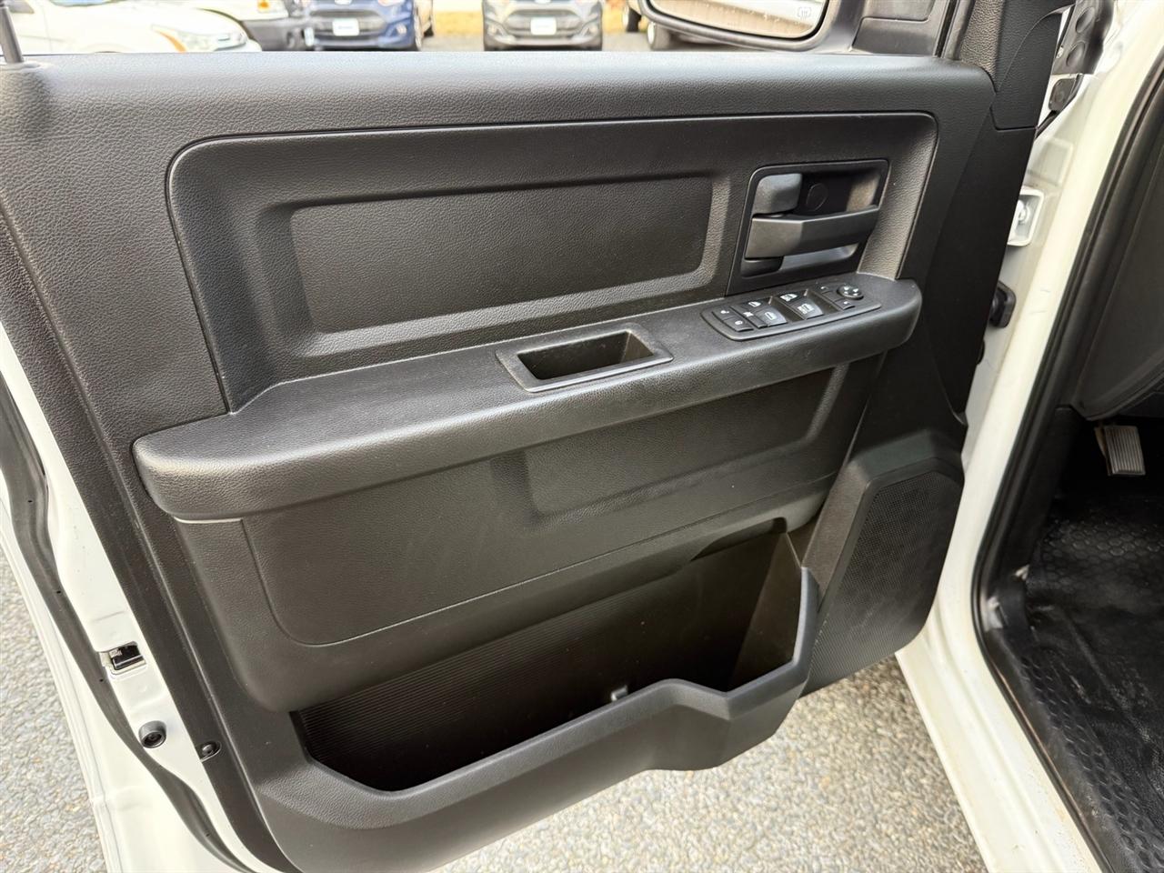 RAM 2500 Tradesman 4x4 Crew Cab 6'4" Box 2018