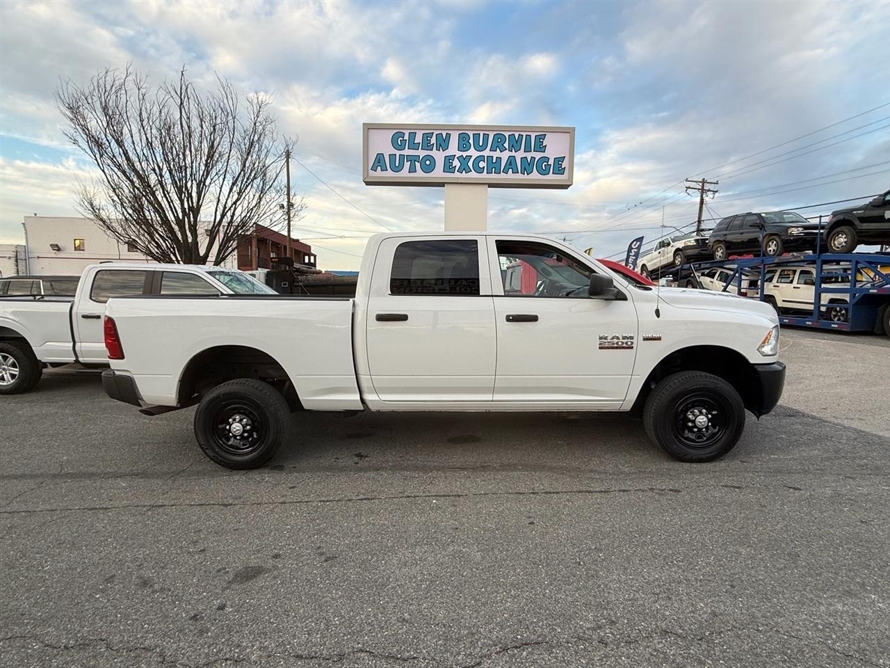 RAM 2500 Tradesman 4x4 Crew Cab 6'4" Box 2018
