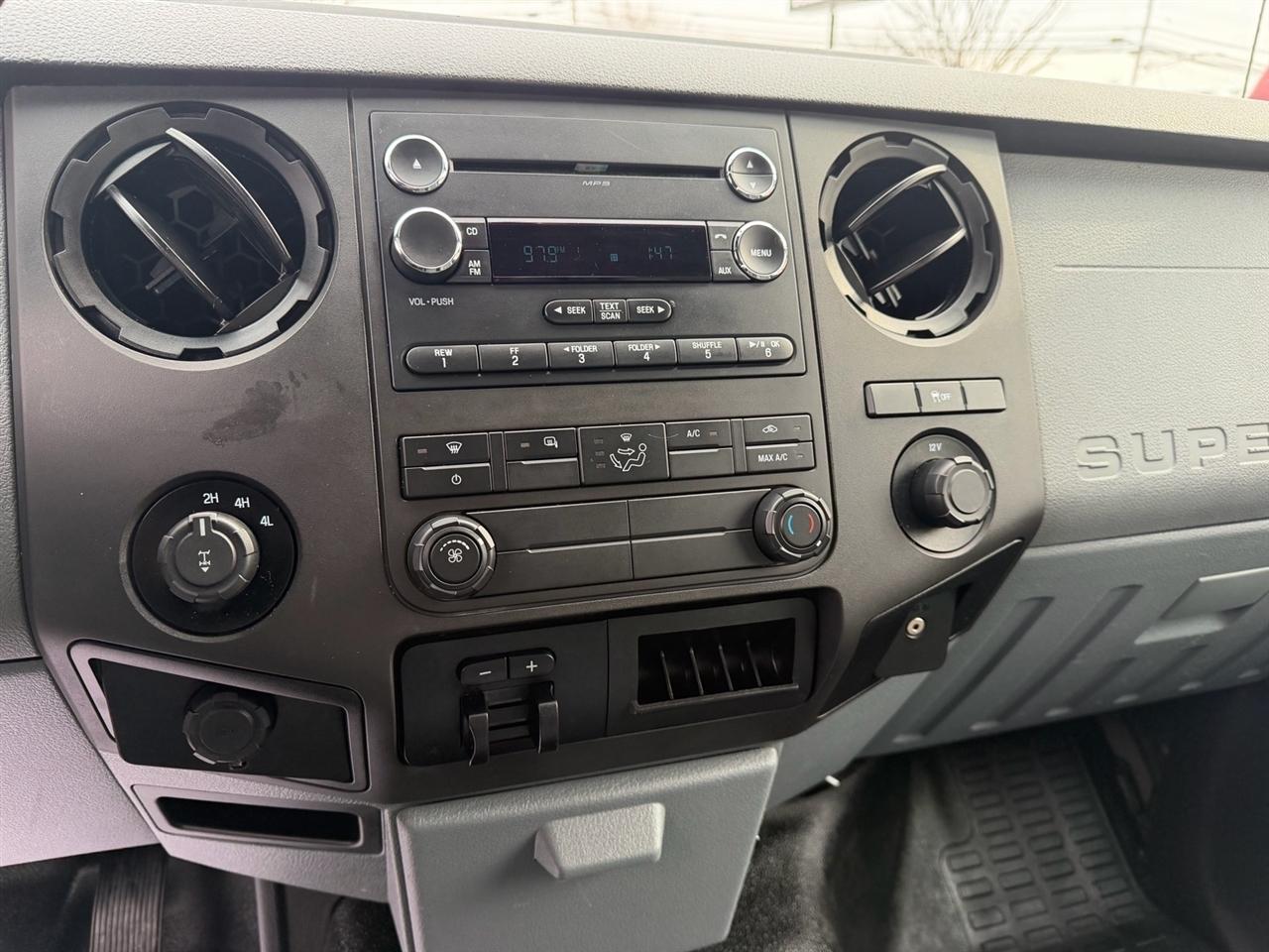 Ford Super Duty F-250 SRW 4WD Crew Cab 172" XL 2015