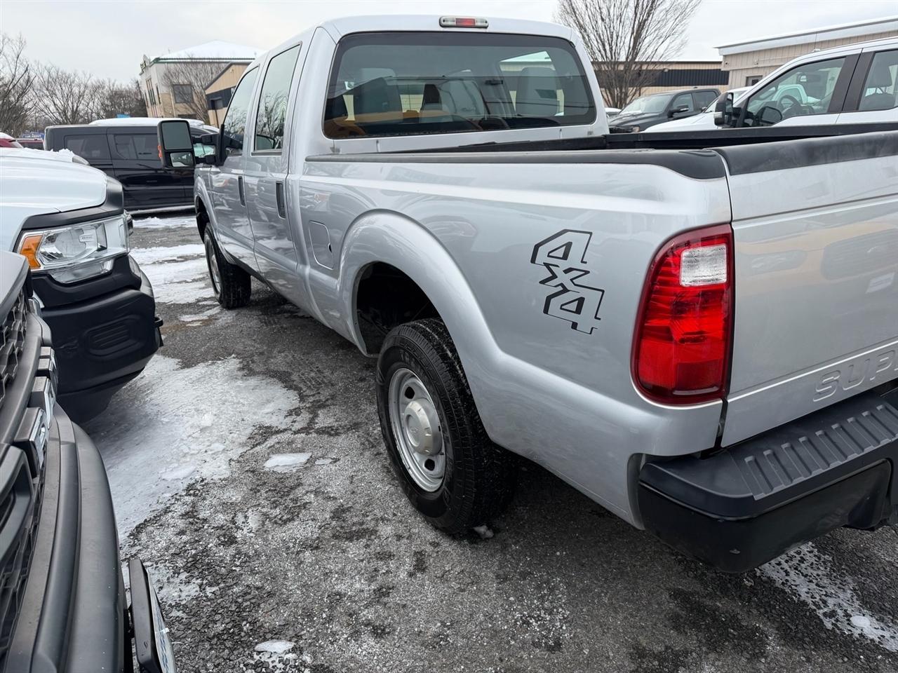 Ford Super Duty F-250 SRW 4WD Crew Cab 172" XL 2015