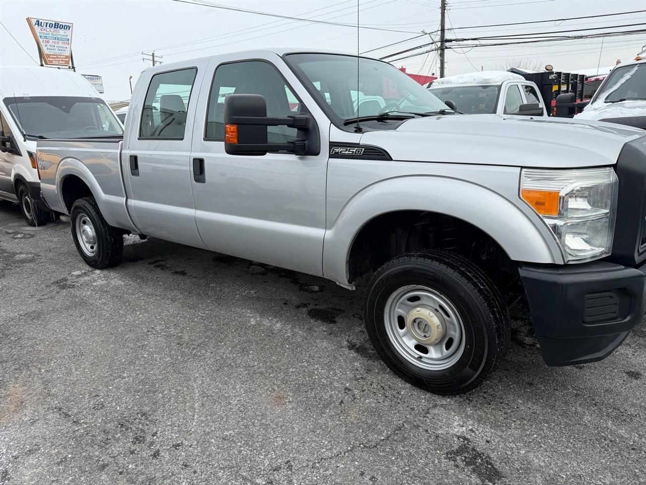Ford Super Duty F-250 SRW 4WD Crew Cab 172" XL 2015