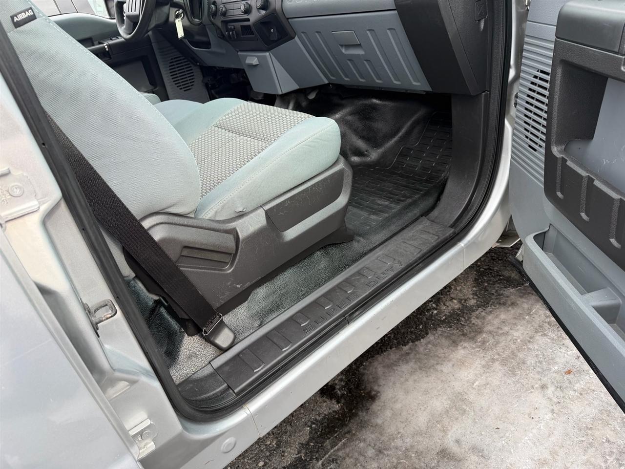 Ford Super Duty F-250 SRW 4WD Crew Cab 172" XL 2015