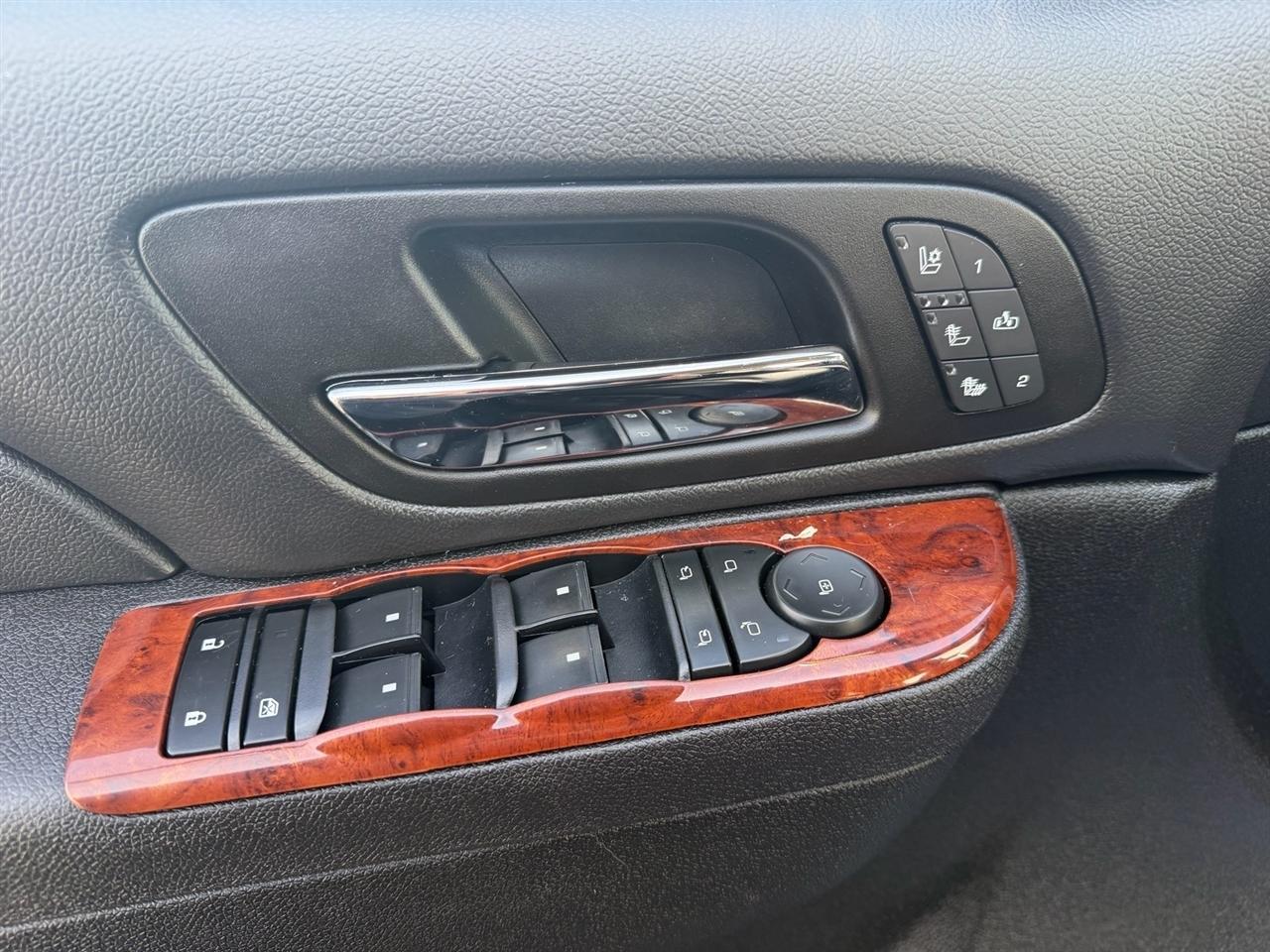 Chevrolet Suburban 4WD 4dr 1500 LTZ 2012