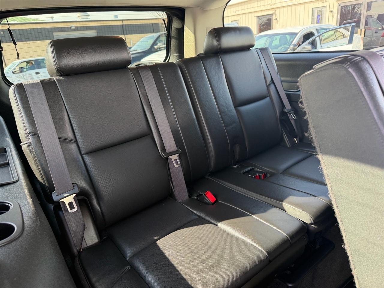 Chevrolet Suburban 4WD 4dr 1500 LTZ 2012