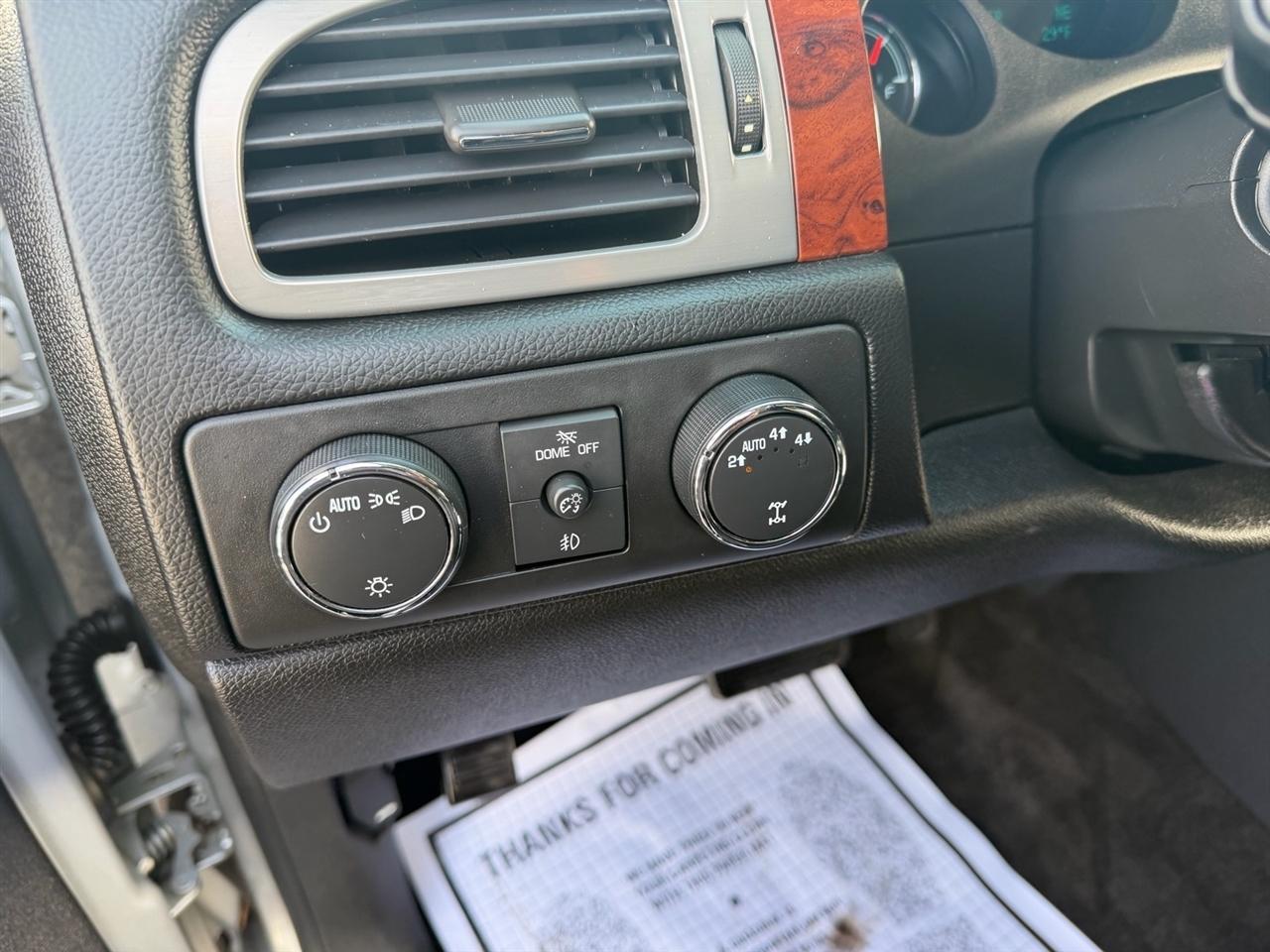 Chevrolet Suburban 4WD 4dr 1500 LTZ 2012