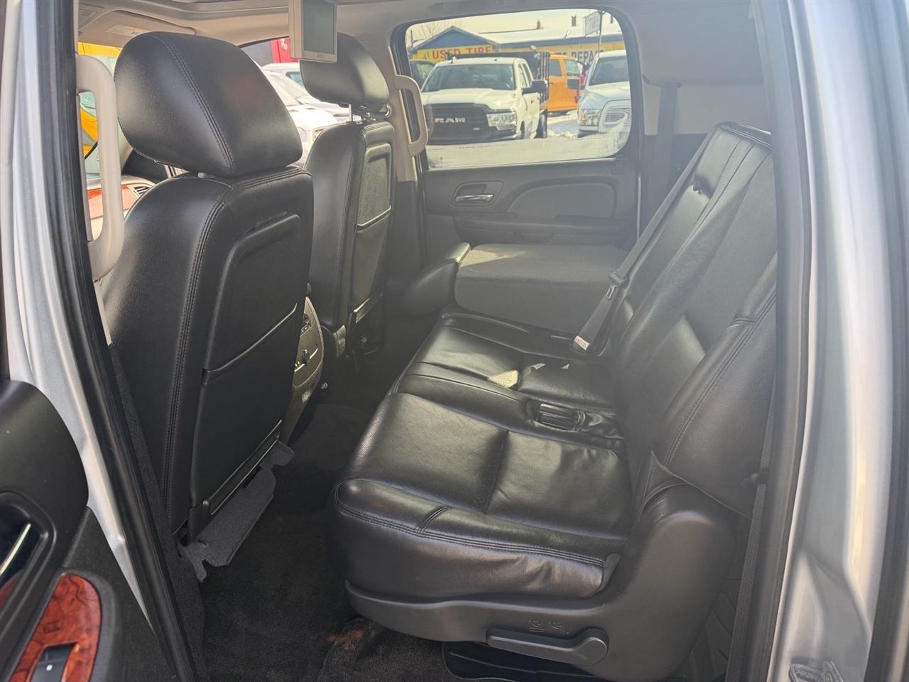 Chevrolet Suburban 4WD 4dr 1500 LTZ 2012