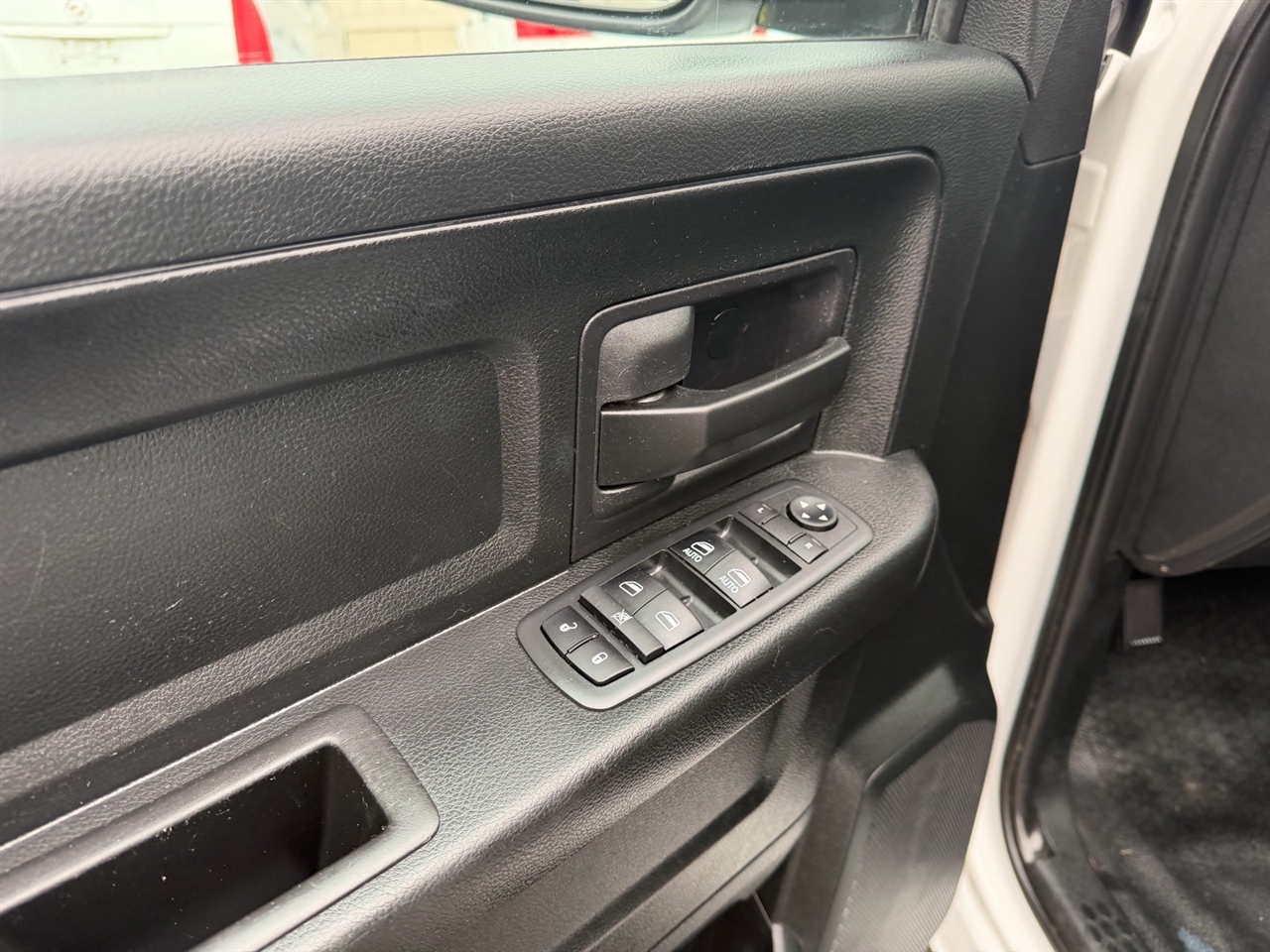 RAM 1500 Tradesman 4x4 Quad Cab 6'4" Box 2018