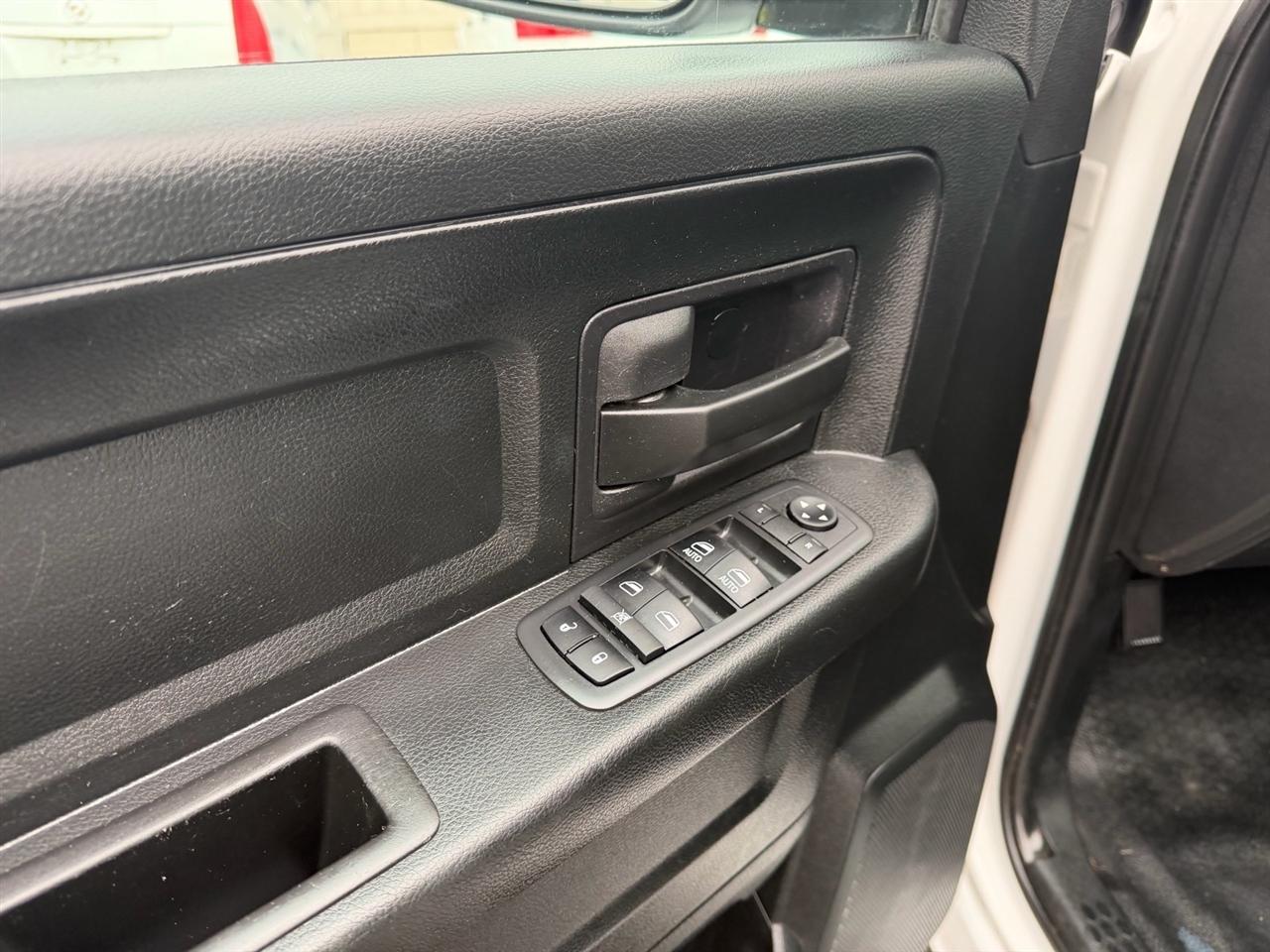 RAM 1500 Tradesman 4x4 Quad Cab 6'4" Box 2018