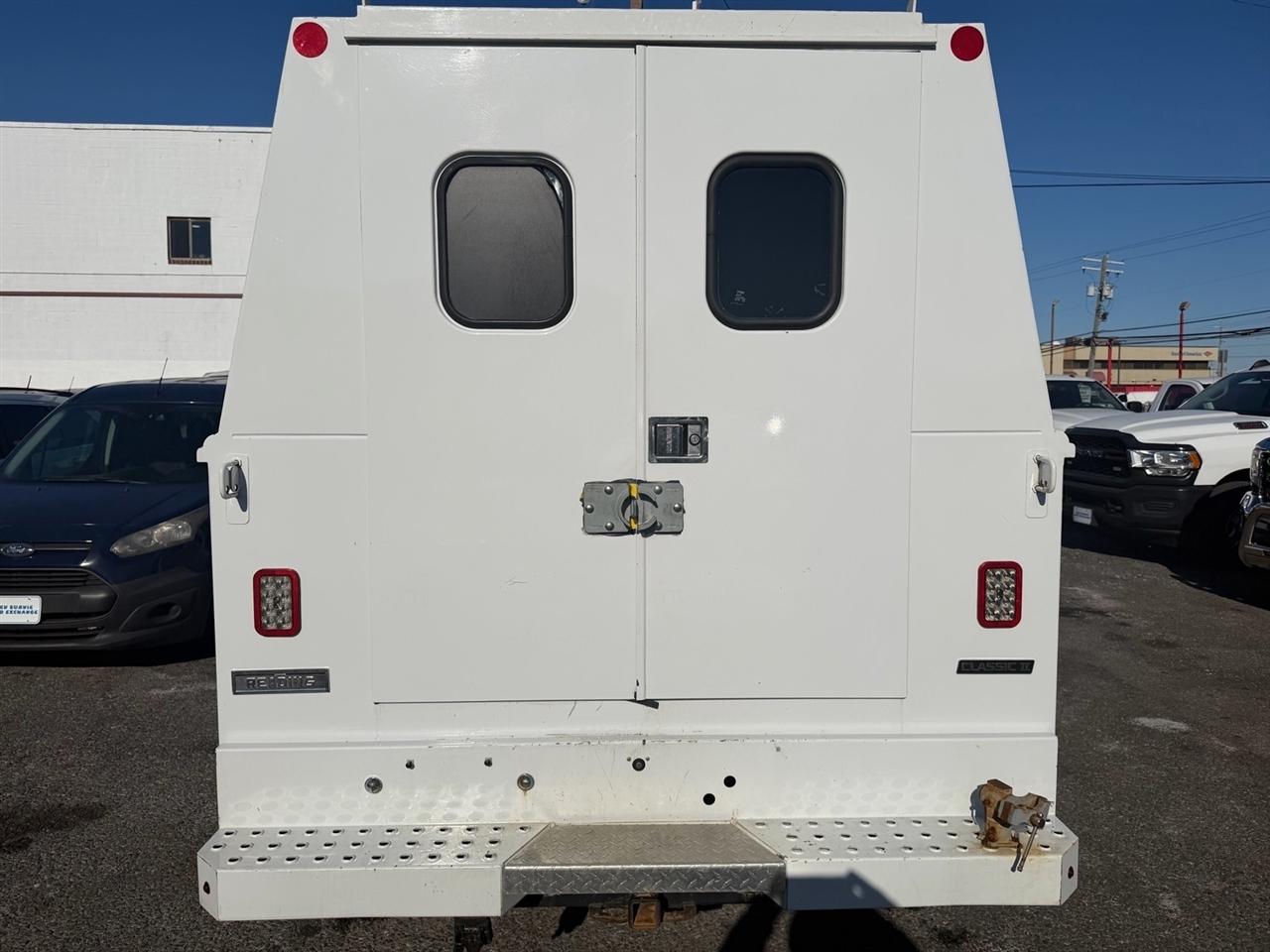 Ford Super Duty F-350 SRW XL 4WD Crew Cab 179" WB 60" CA 2021