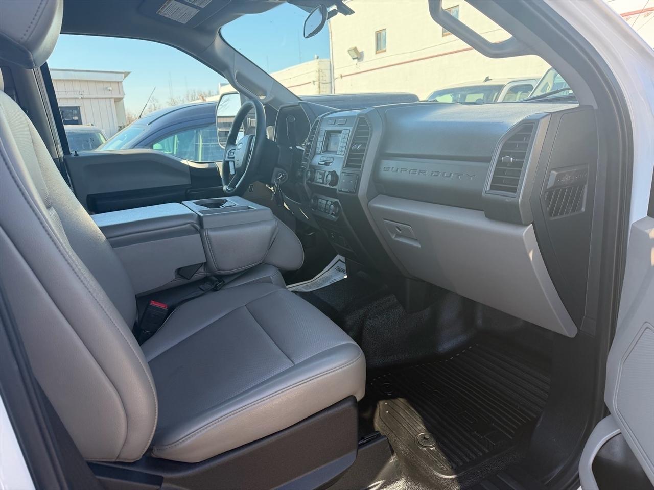 Ford Super Duty F-350 SRW XL 4WD Crew Cab 179" WB 60" CA 2021