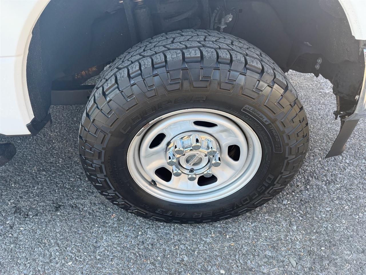 Ford Super Duty F-350 SRW XL 4WD Crew Cab 179" WB 60" CA 2021