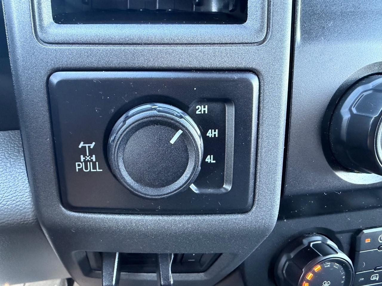 Ford Super Duty F-350 SRW XL 4WD Crew Cab 179" WB 60" CA 2021