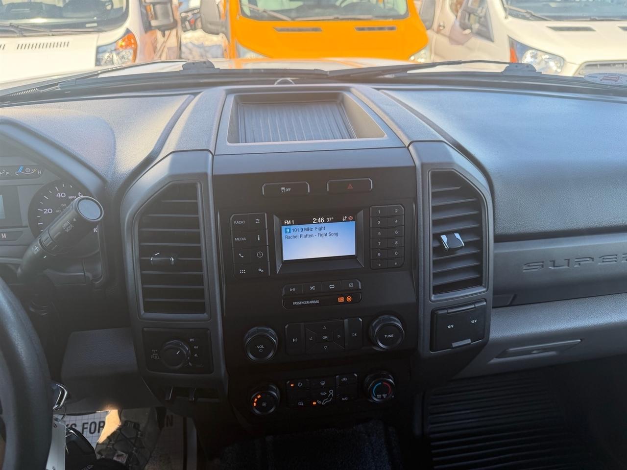 Ford Super Duty F-350 SRW XL 4WD Crew Cab 179" WB 60" CA 2021