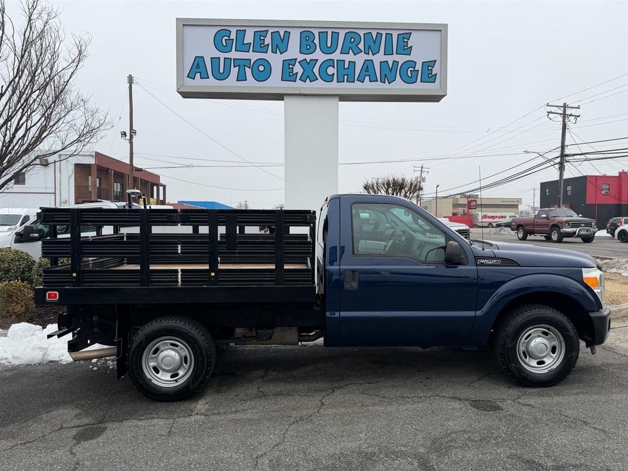 Ford Super Duty F-250 SRW 2WD Reg Cab 137" XLT 2012