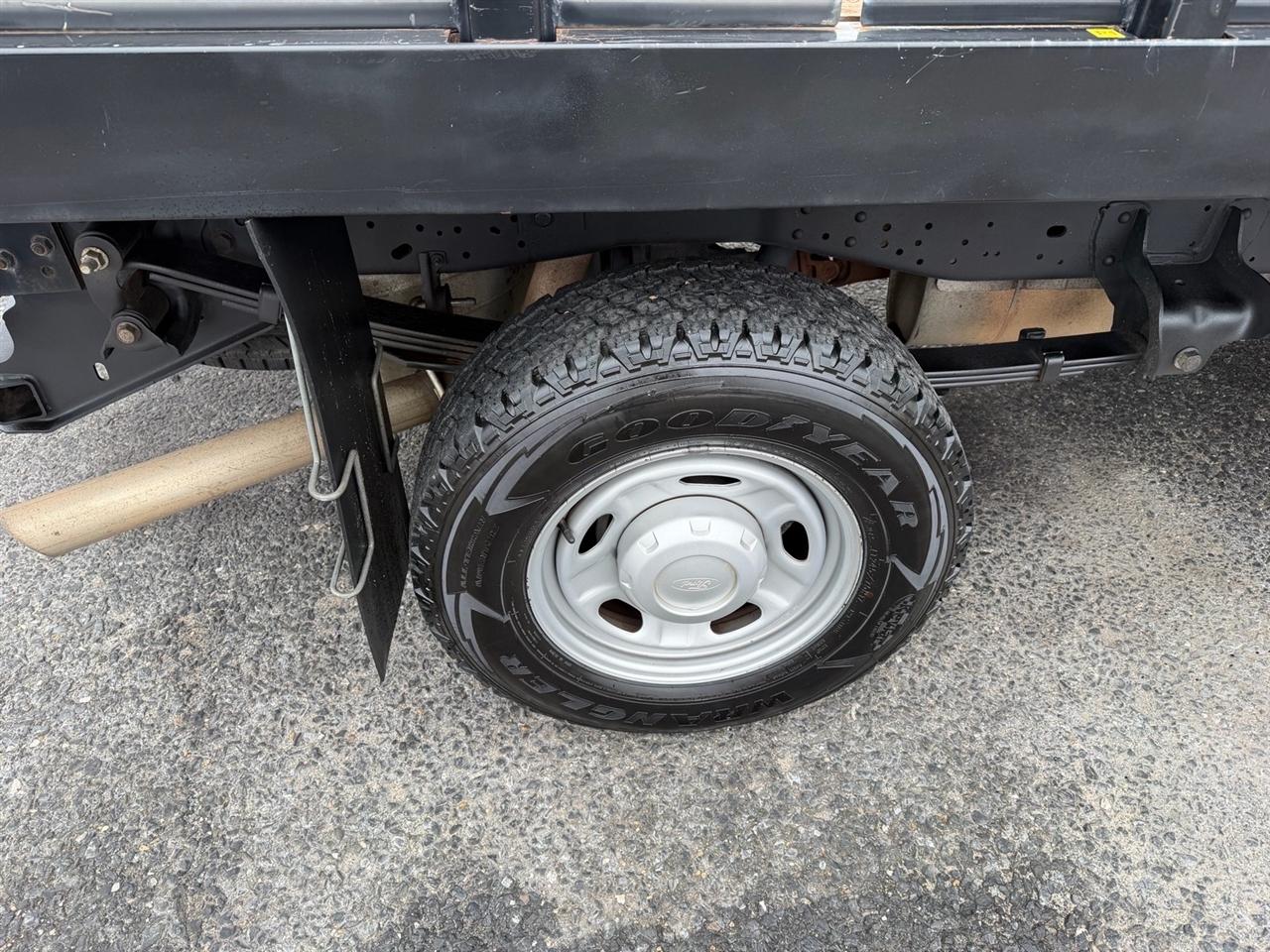 Ford Super Duty F-250 SRW 2WD Reg Cab 137" XLT 2012