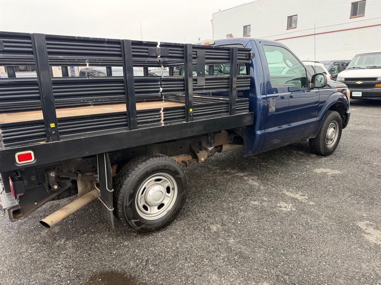 Ford Super Duty F-250 SRW 2WD Reg Cab 137" XLT 2012