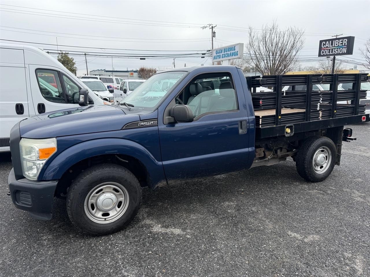 Ford Super Duty F-250 SRW 2WD Reg Cab 137" XLT 2012