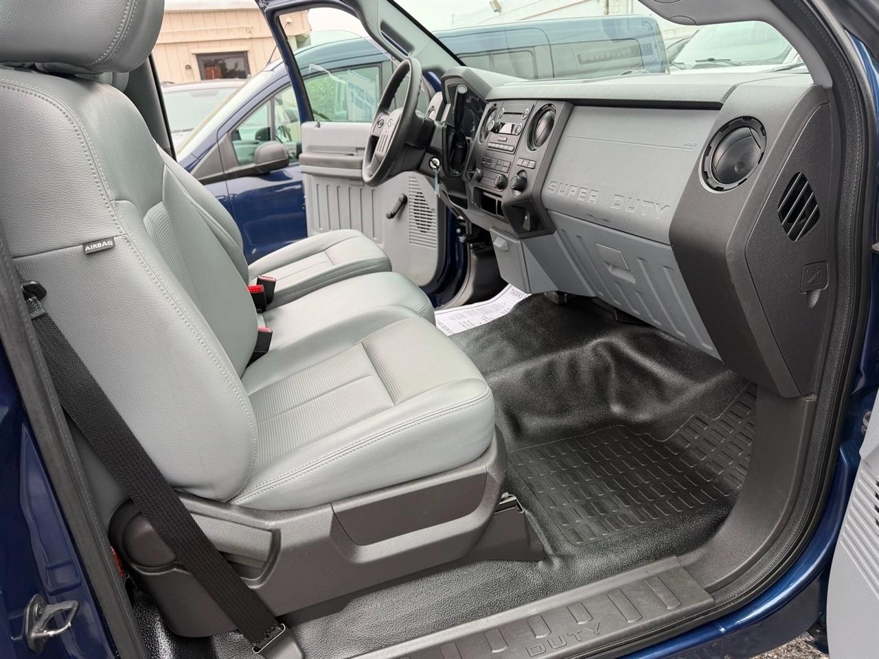 Ford Super Duty F-250 SRW 2WD Reg Cab 137" XLT 2012