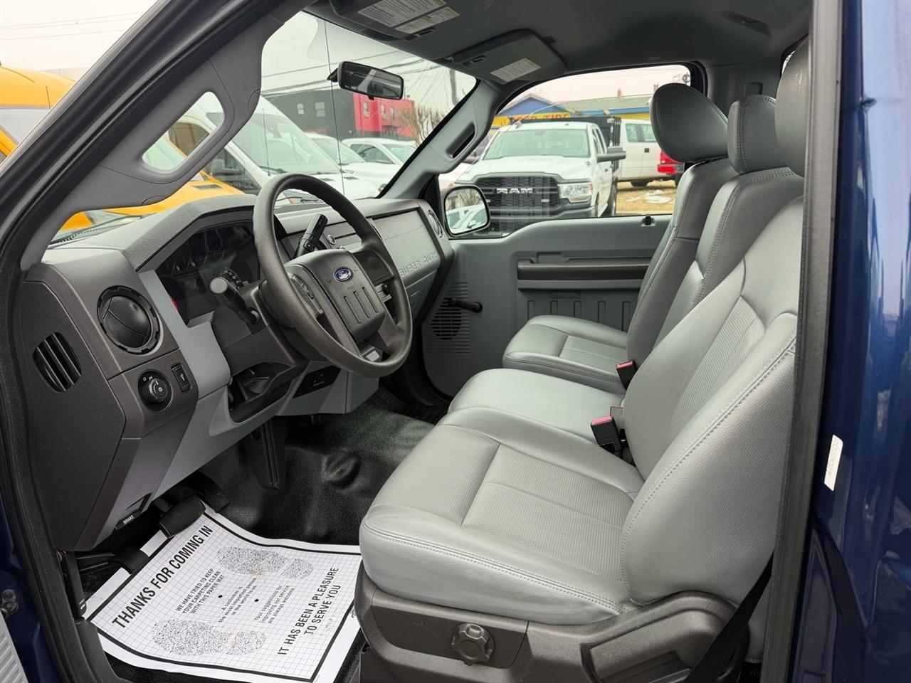 Ford Super Duty F-250 SRW 2WD Reg Cab 137" XLT 2012