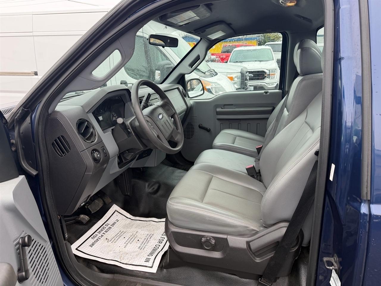 Ford Super Duty F-250 SRW 2WD Reg Cab 137" XLT 2012