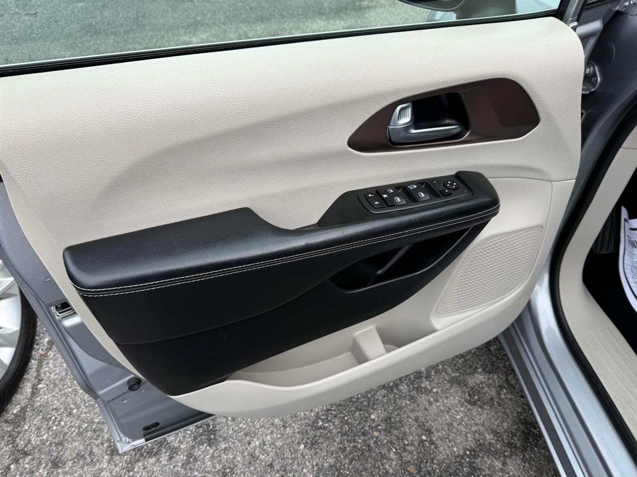 Chrysler Voyager L FWD 2020