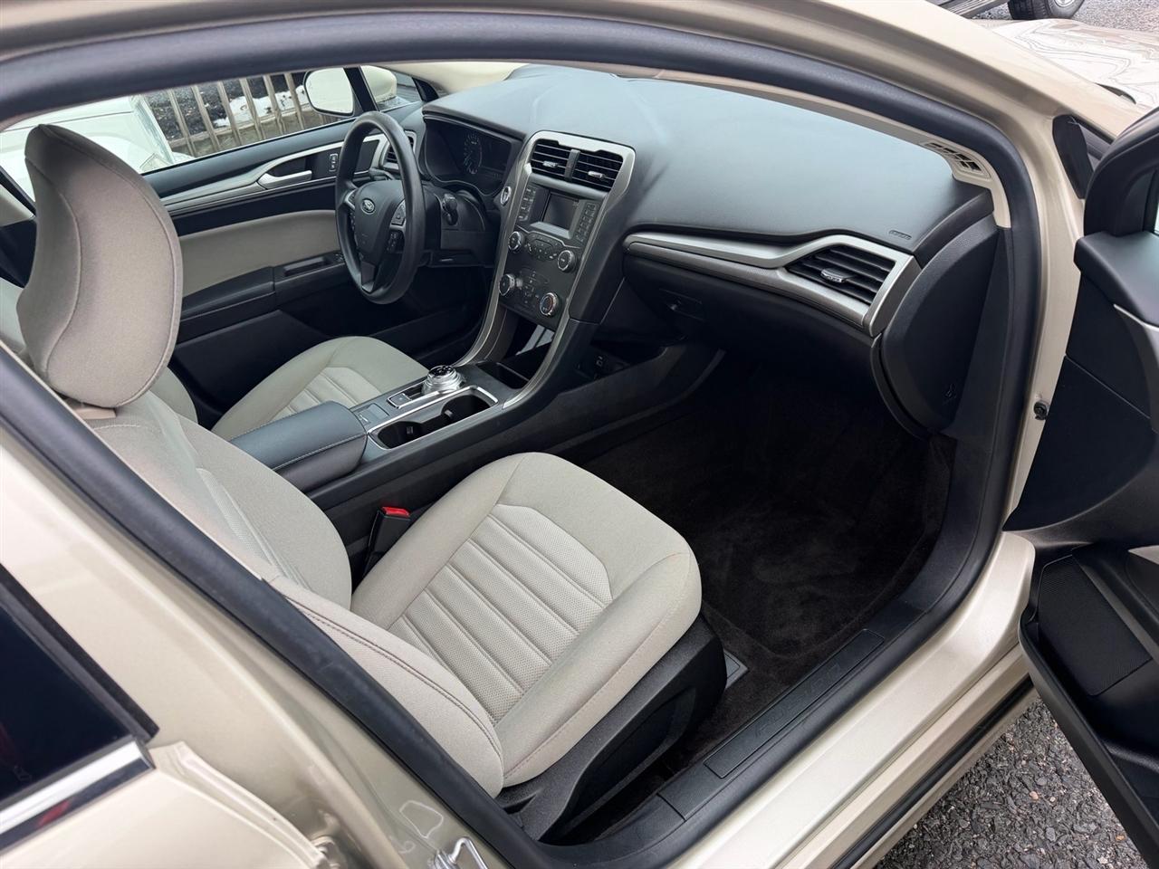 Ford Fusion S FWD 2019