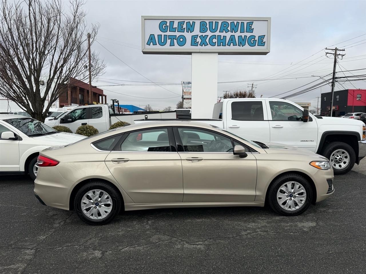 Ford Fusion S FWD 2019