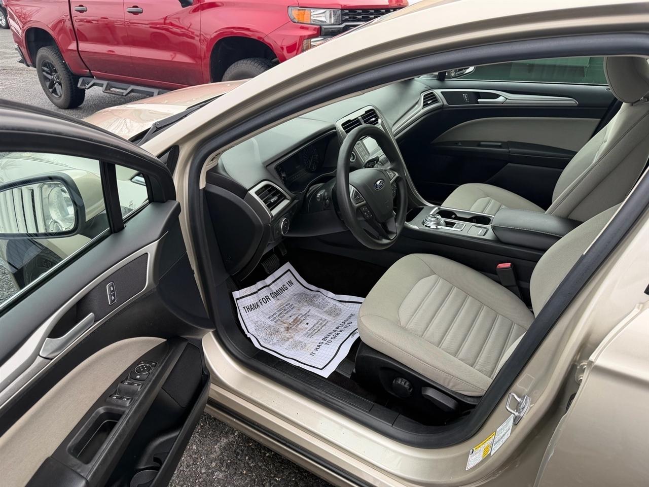 Ford Fusion S FWD 2019