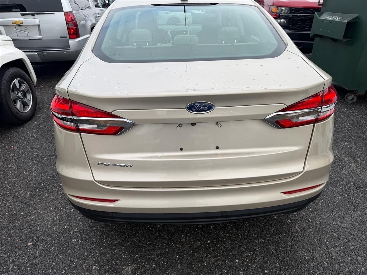 Ford Fusion S FWD 2019
