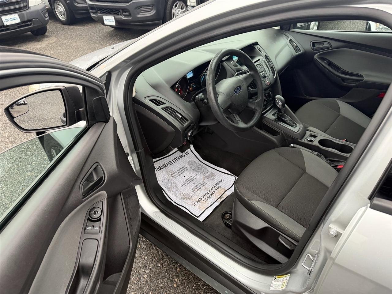 Ford Focus 4dr Sdn S 2014