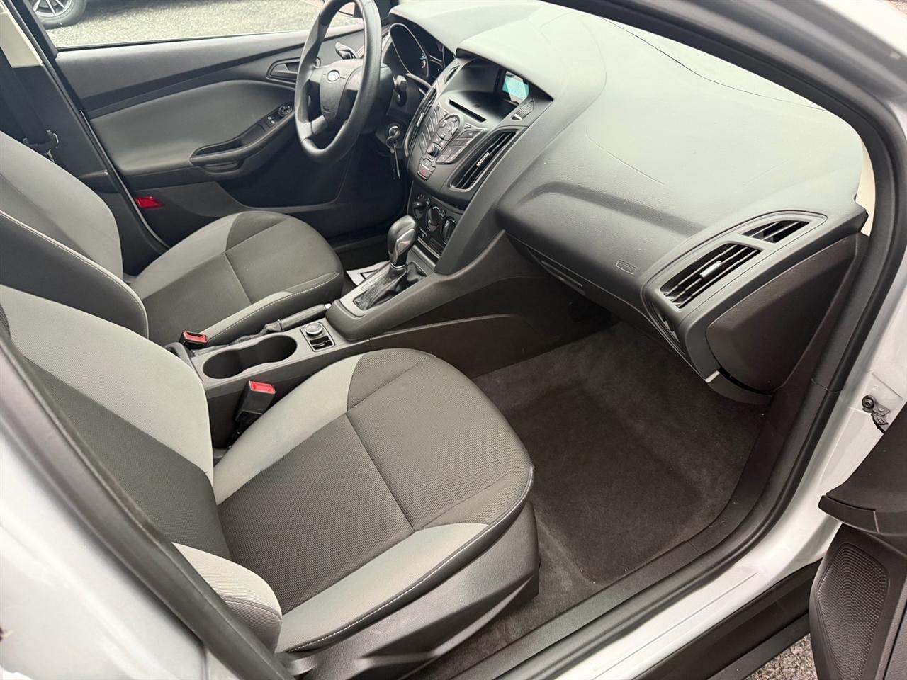 Ford Focus 4dr Sdn S 2014