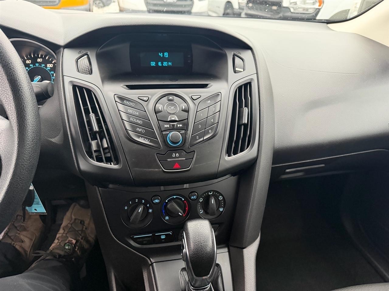 Ford Focus 4dr Sdn S 2014