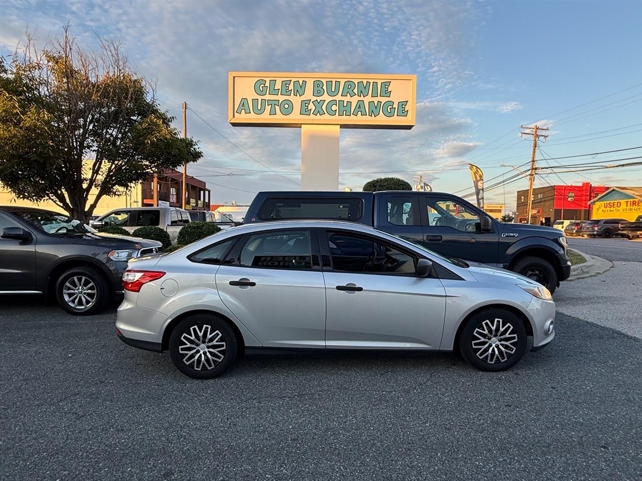 Ford Focus 4dr Sdn S 2014