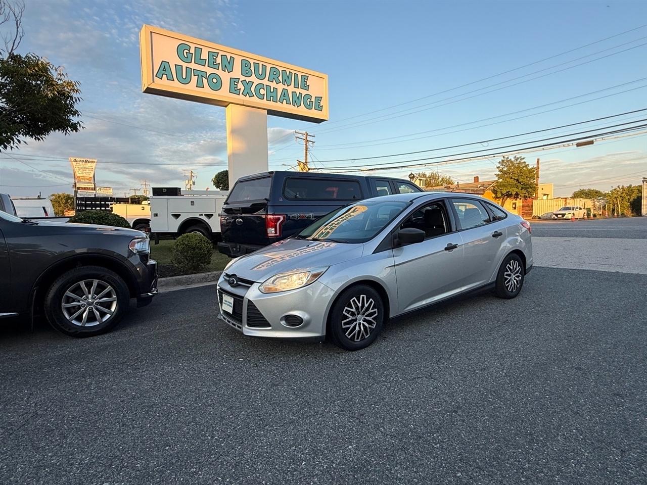 Ford Focus 4dr Sdn S 2014