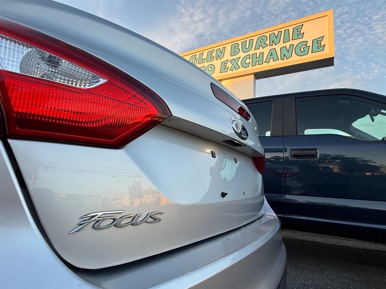 Ford Focus 4dr Sdn S 2014