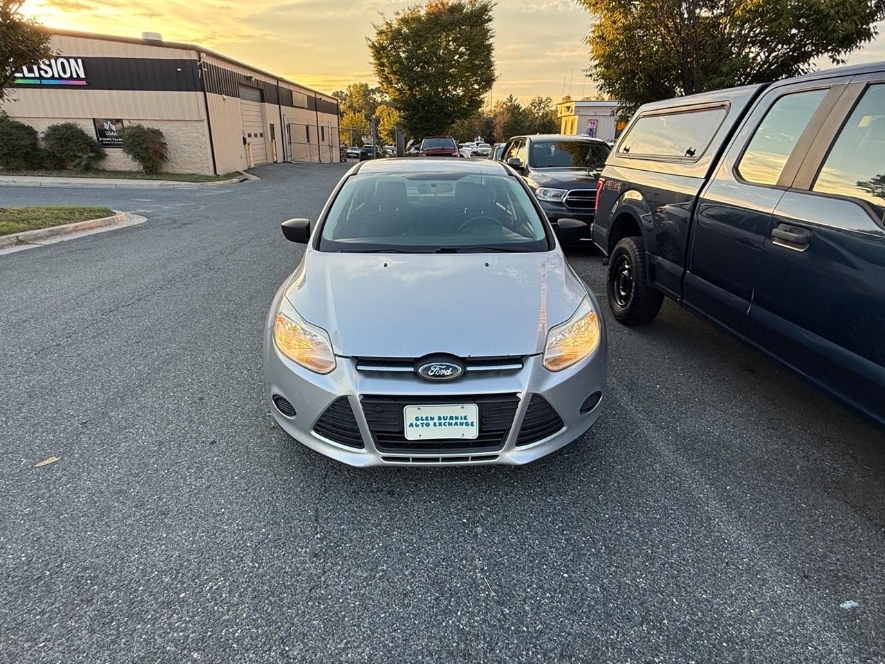 Ford Focus 4dr Sdn S 2014