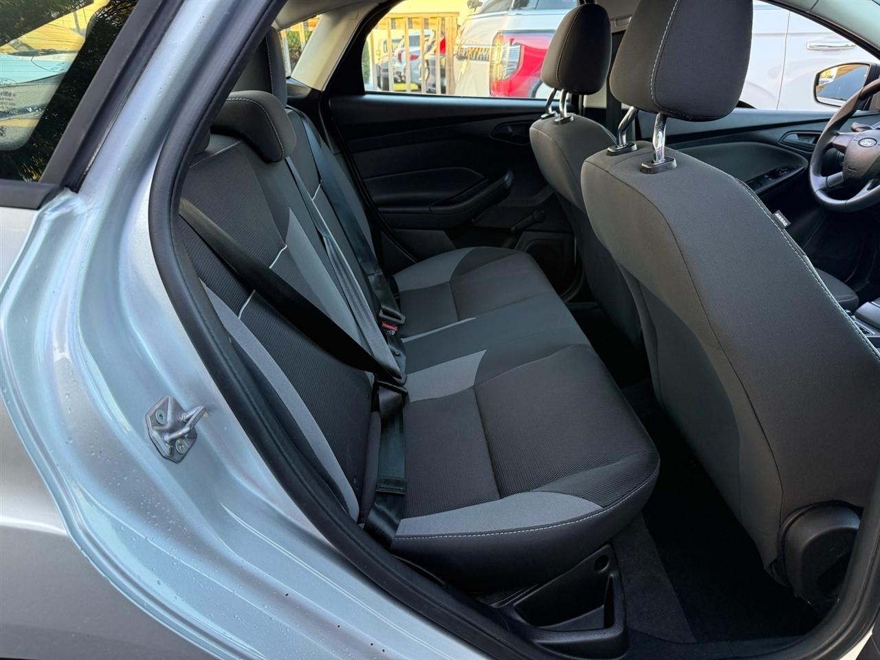 Ford Focus 4dr Sdn S 2014
