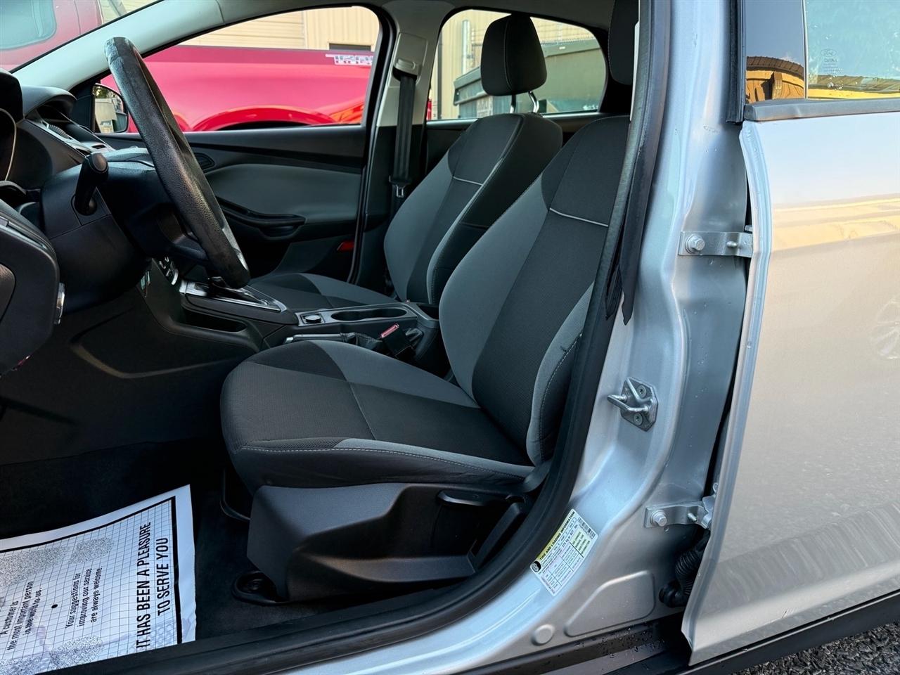 Ford Focus 4dr Sdn S 2014