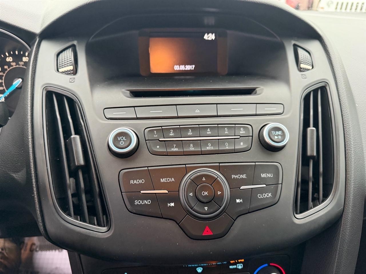 Ford Focus S Sedan 2017