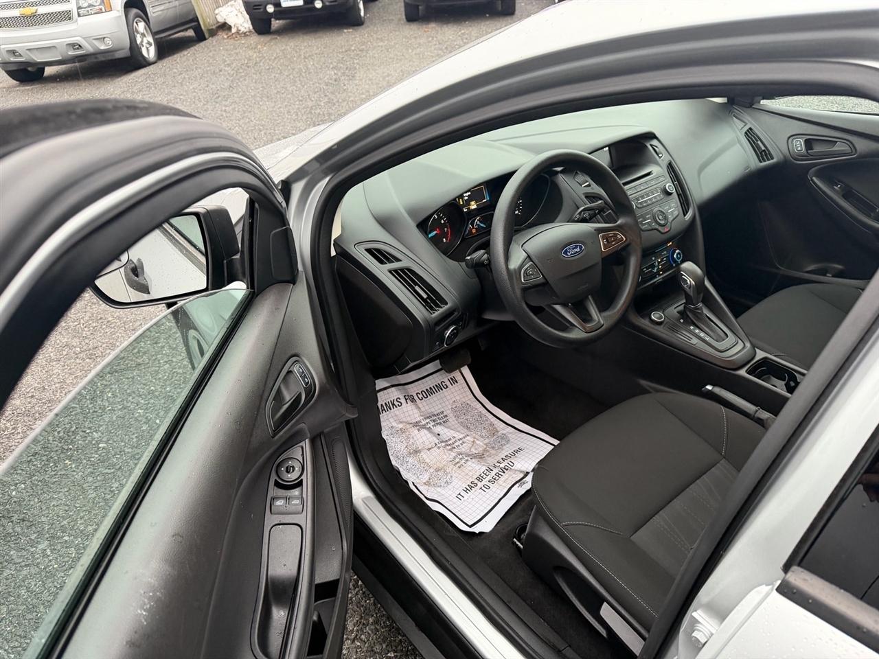 Ford Focus S Sedan 2017