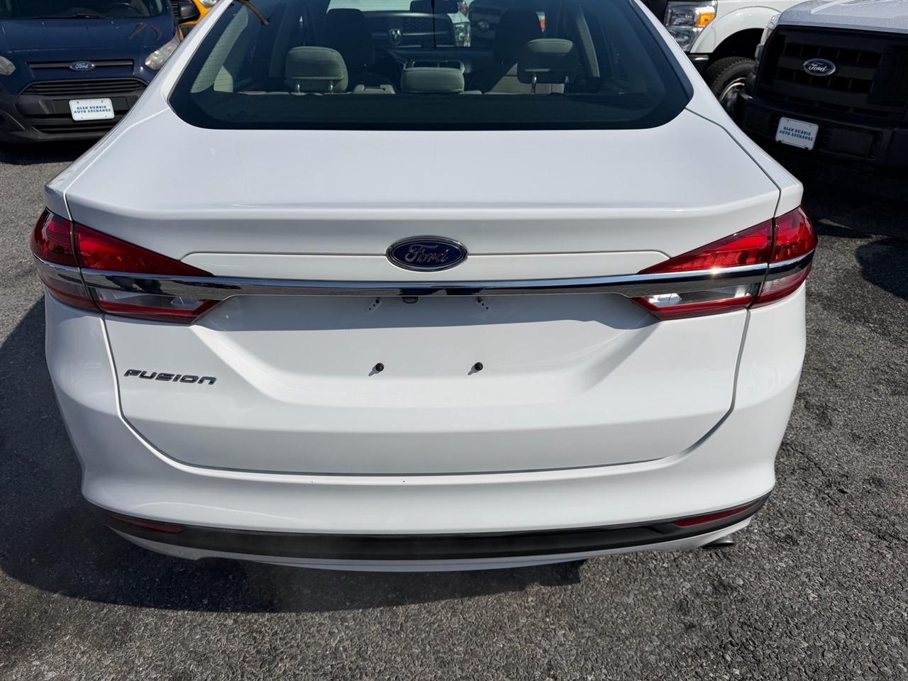 Ford Fusion S FWD 2018