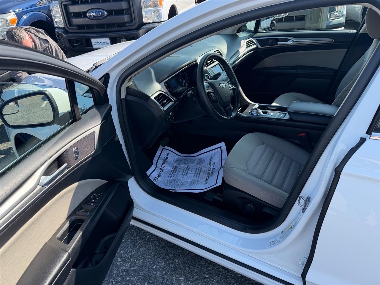 Ford Fusion S FWD 2018