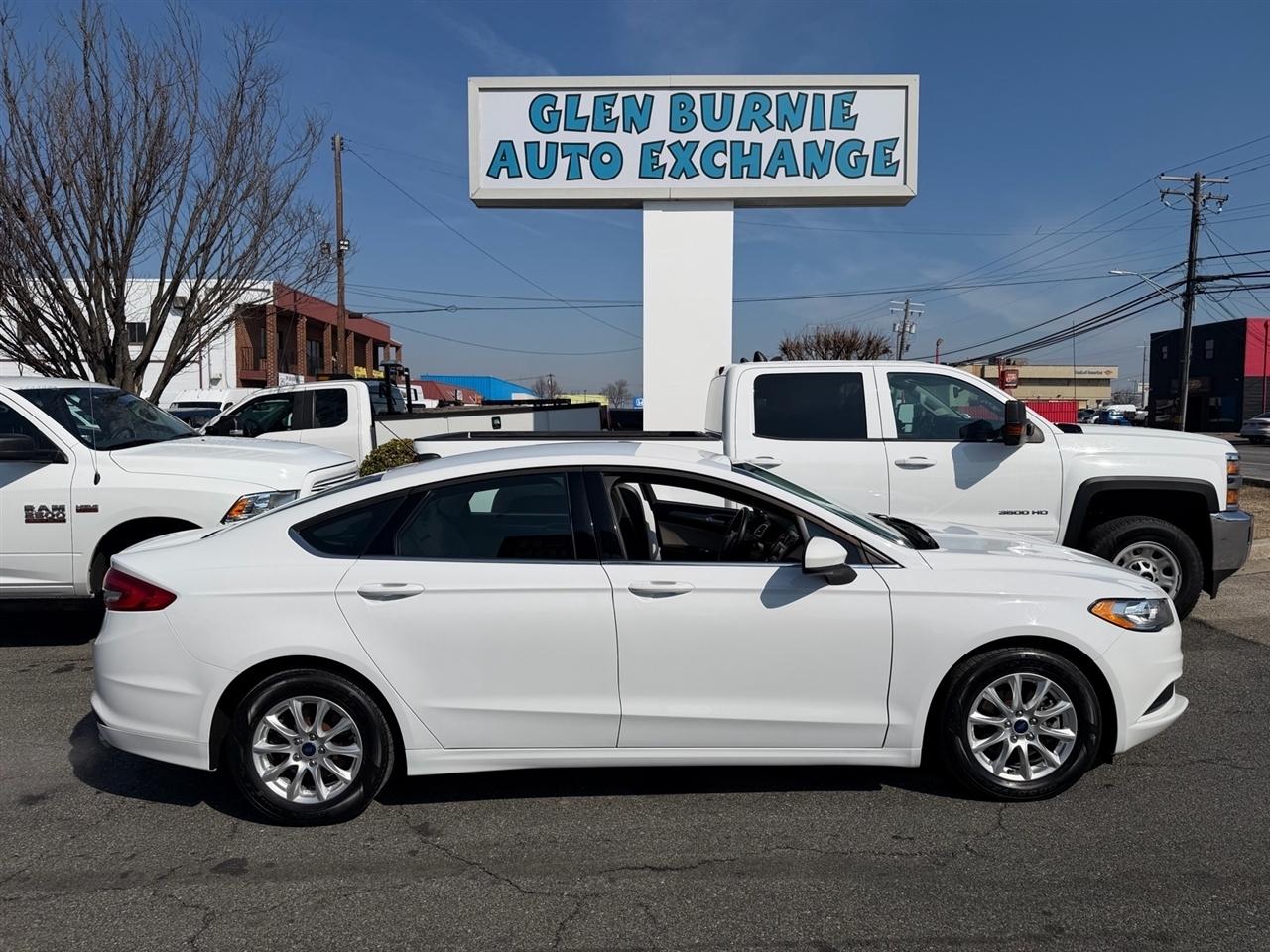 Ford Fusion S FWD 2018