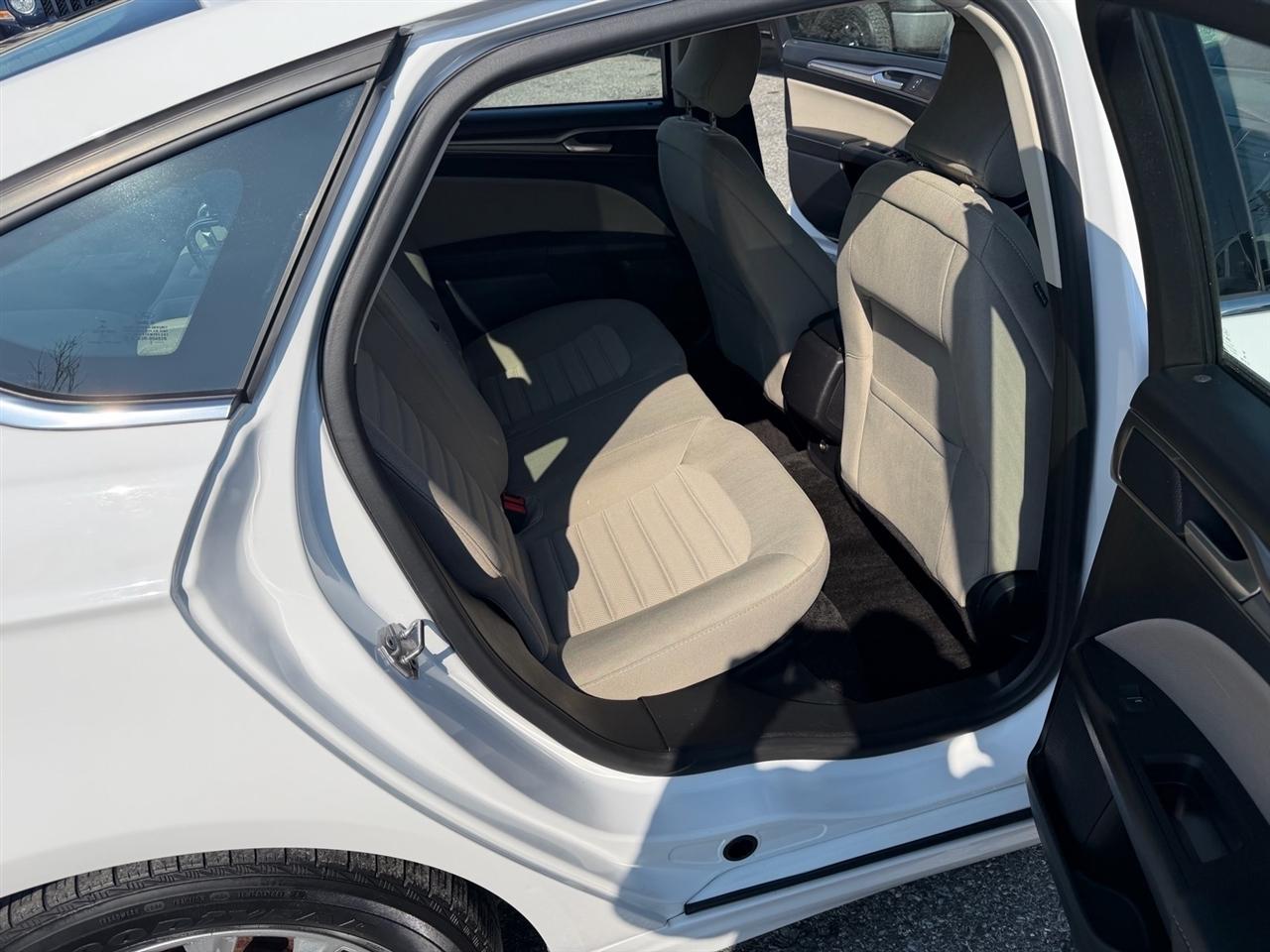 Ford Fusion S FWD 2018