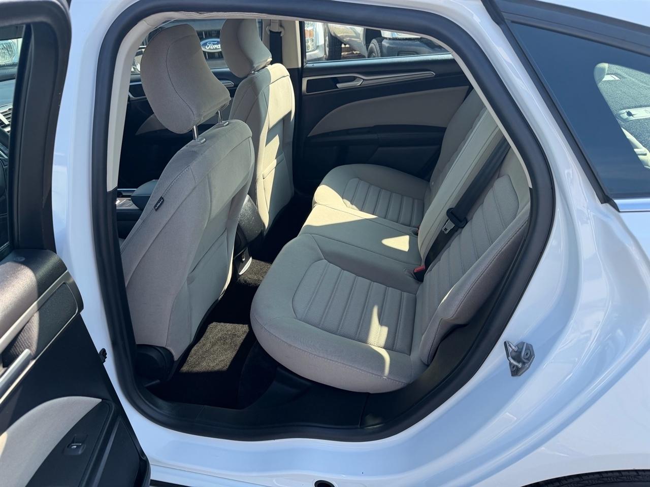 Ford Fusion S FWD 2018