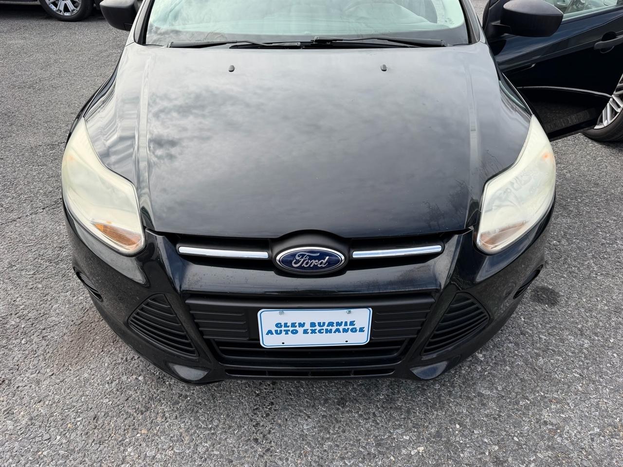 Ford Focus 4dr Sdn S 2014